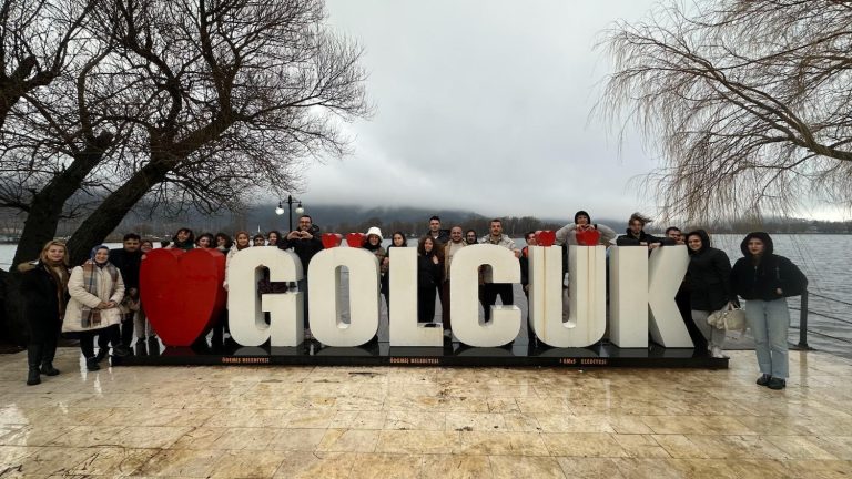 Gençler İzmir’i keşfediyor