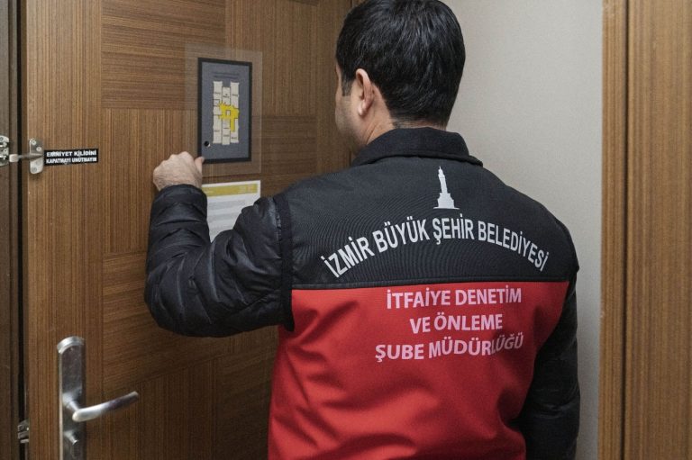 Otellerdeki acil çıkış kapıları ile yangın merdivenleri hayat kurtarıyor