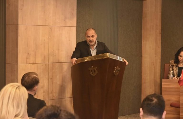 Konteynerde elleçleme dibi gördü