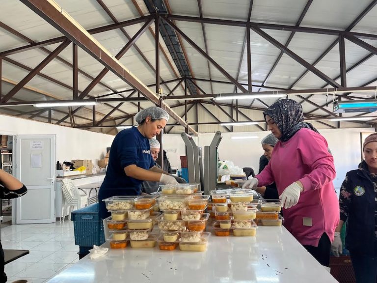 Menemen’de kazanlar bereket ve dayanışma ile kaynayacak 