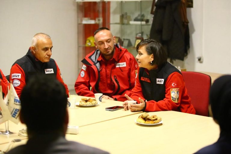 Depremin yıldönümünde AKUT’a ziyaret