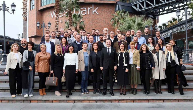İZSİAD yeni üyelerle büyümesini sürdürüyor