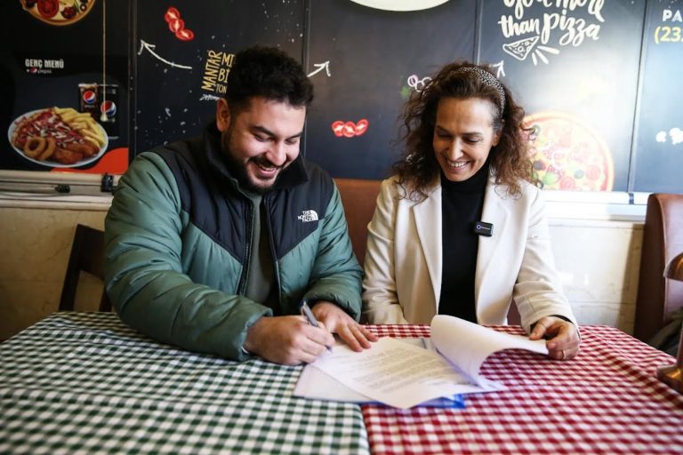 Burs aldığı projenin bağışçısı oldu