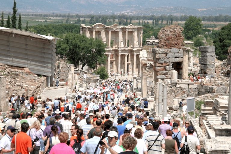 Turizm gelirleri ilk çeyrekte 9.5 milyar dolar