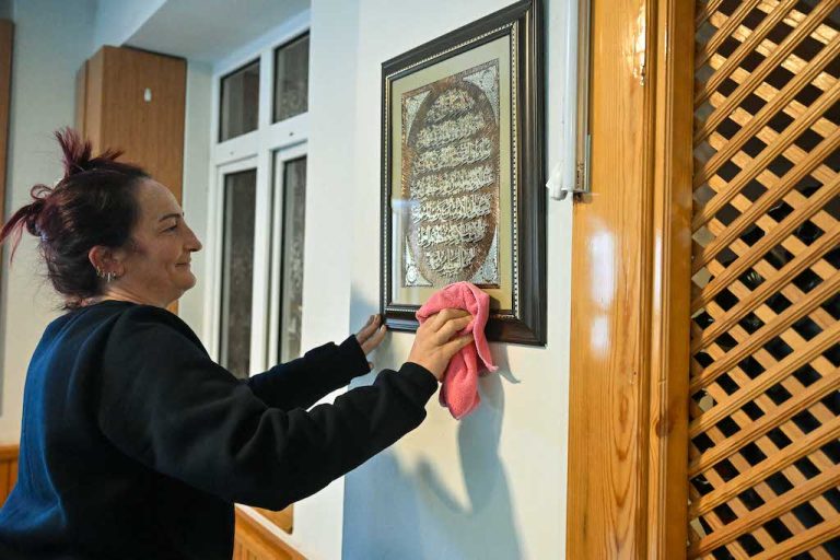 Bornova’da Camiler ilk teravihe hazır