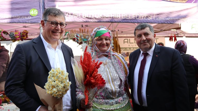 Çiçeğin başkenti Bayındır festivalle  renklendi