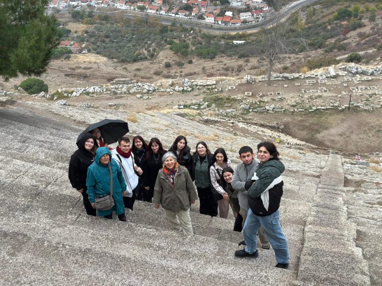 Kitapseverler ‘Yılanı Öldürseler’ ile yolculuk etti 