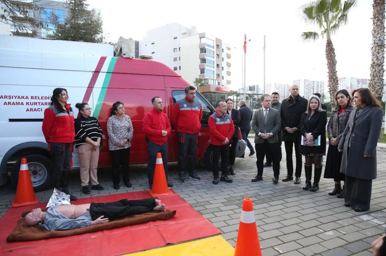 Karşıyaka’da deprem hazırlıklarını anaokullarına taşıdı