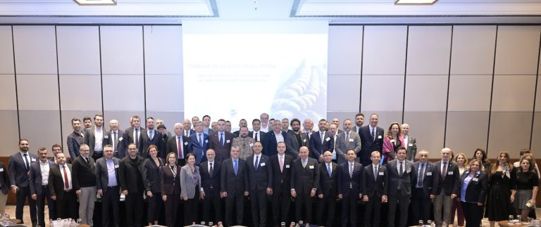 Limanlarda 530 milyon ton yük elleçlendi