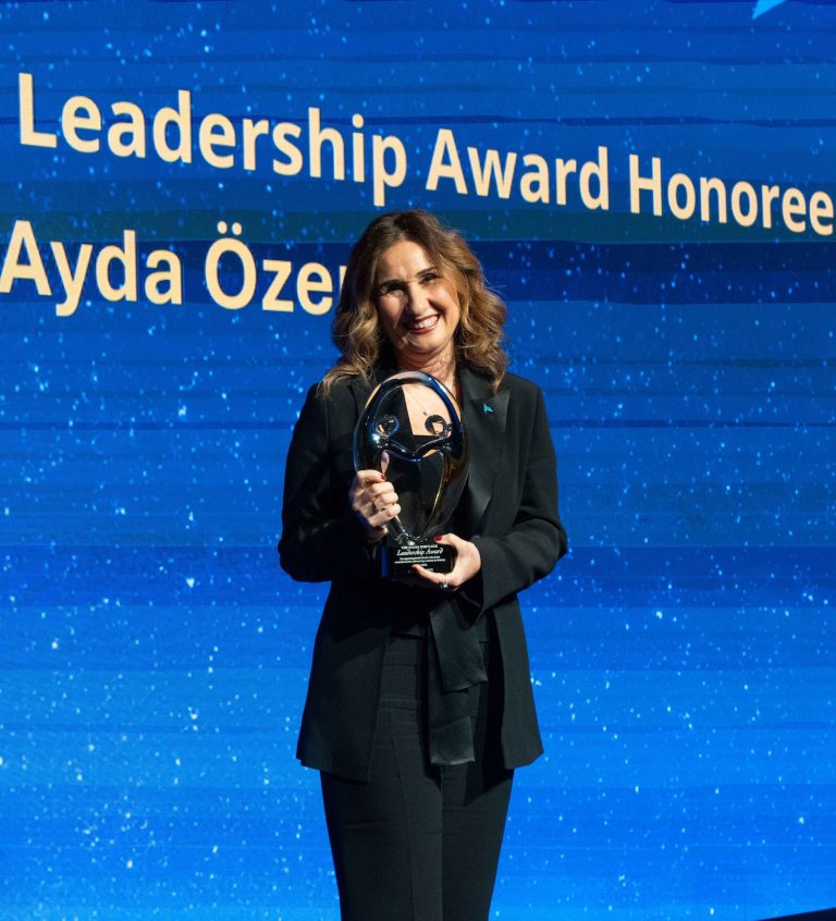 Ayda Özeren’e büyük ödül