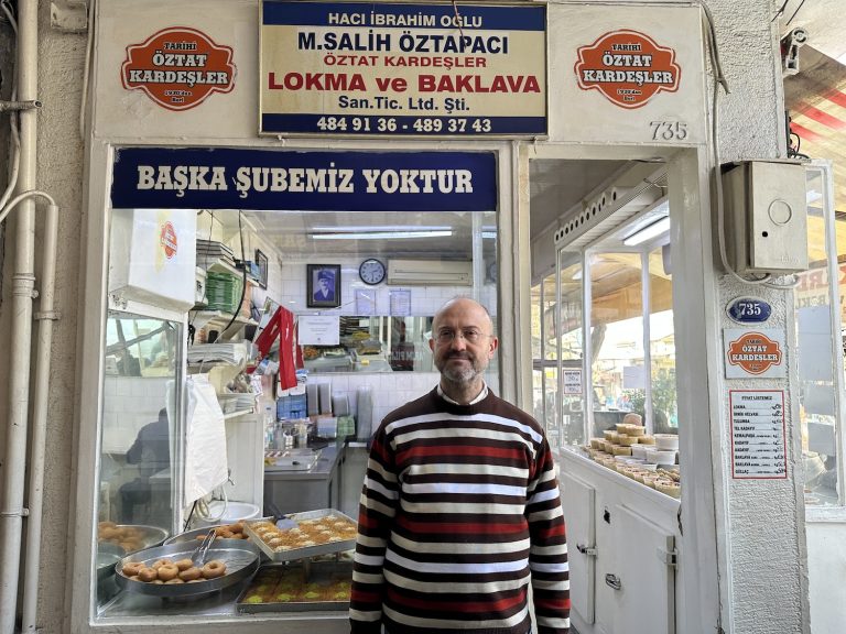 Öztat Kardeşler’in Basmane’de 90 yıllık ‘tatlı’ hikayesi