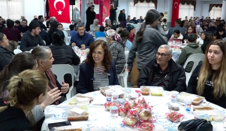 Karşıyakalılar iftar sofrasında buluştu