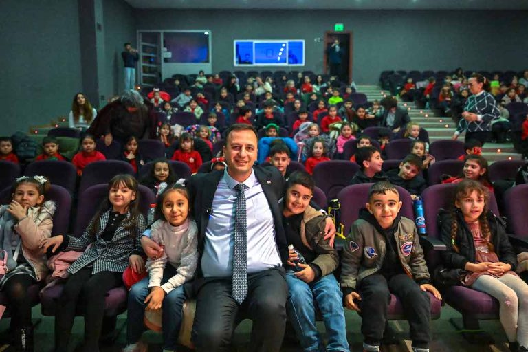 Başkan Eşki’den miniklere sinema müjdesi