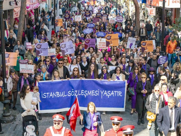 Başkan Ünsal’dan 8 Mart’a özel harmandalı