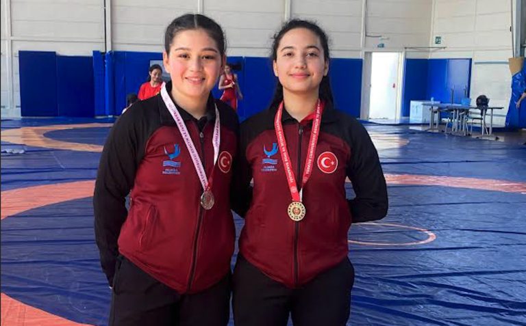 Aliağa’nın genç sporcuları madalyalarıyla döndü