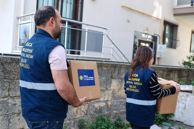 Buca Belediyesi’nden ihtiyaç sahiplerine Ramazan kolisi