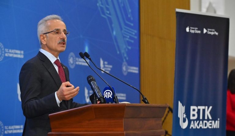 Fiber optik ağ, dünyayı 14 kez dolaşacak uzunluğa ulaştı