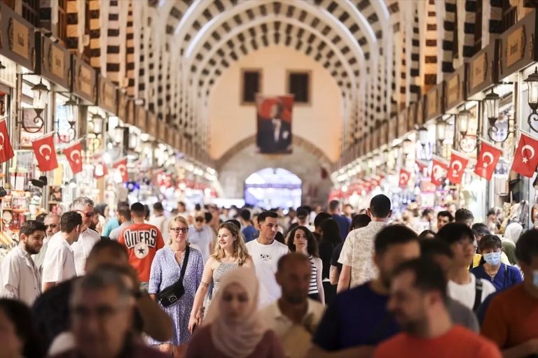 Esnaf bayram alışverişinden umutlu
