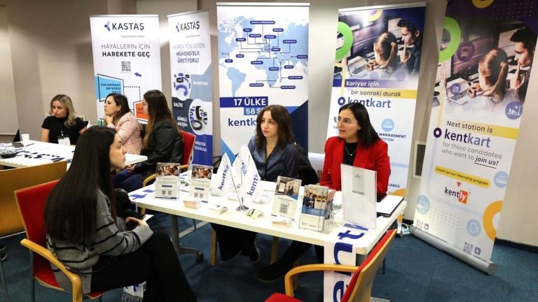 İEÜ’den 3 günlük kariyer zirvesi