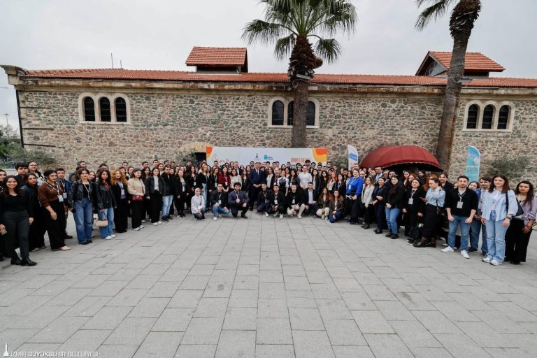 İzmir’de gençlik için tarihi adım