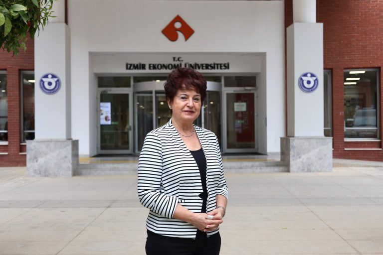 İEÜ’lü profesöre ‘uluslararası’ gurur