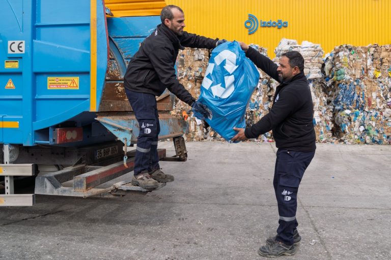 Plastik sanayicisinden atık ayrıştırma projesine destek 