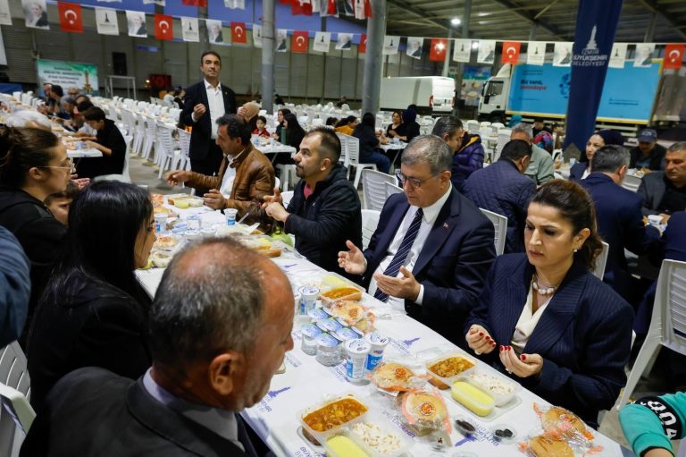 Ramazan bereketi Karabağlar’dan devam etti 