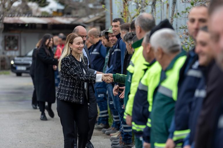 Başkan Mutlu belediye çalışanlarıyla bayramlaştı