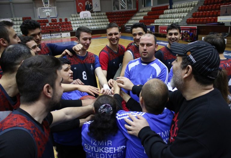 Özel gereksinimli bireyler sporla iyileşiyor 