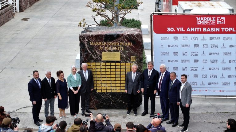 Marble’ın 30’uncu yılına özel anıt