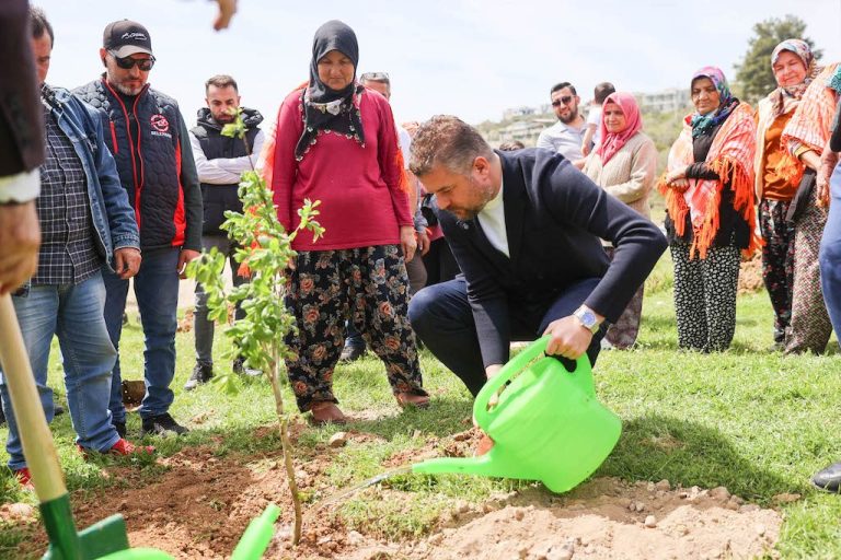 Buca Belediyesi’nden arılar için ağaçlandırma seferberliği