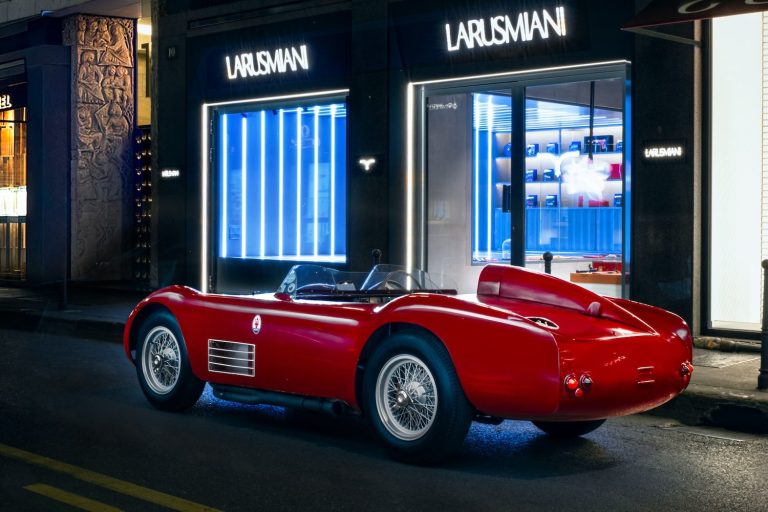 Maserati 200S, LARUSMIANI Automotive Gallery’de sergilendi