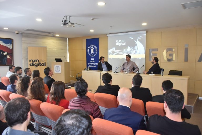 Genç iş insanlarından dijital dönüşüm adımları
