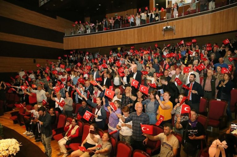 23 Nisan müzik şöleniyle kutlandı