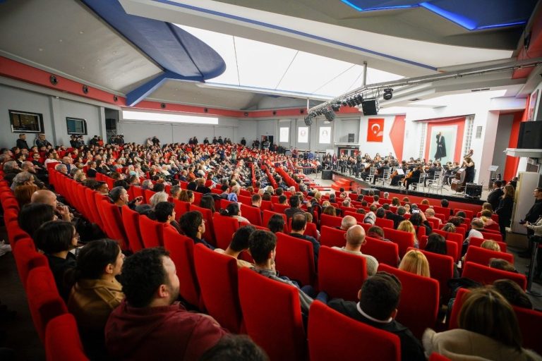 Manisa Büyükşehir Belediyesi’nden Gençlik Senfoni Orkestrası