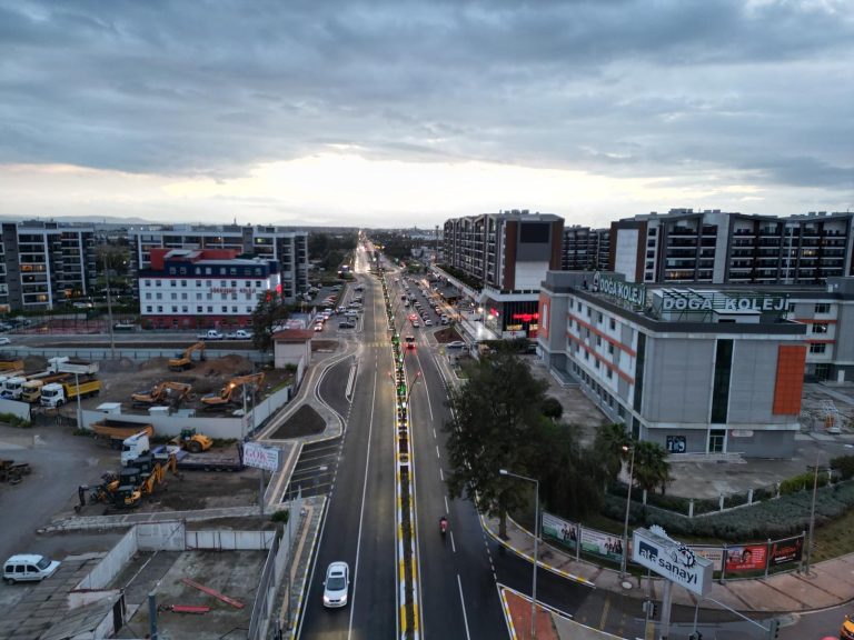 Eski Havaalanı Caddesi çift şerite çıkarıldı