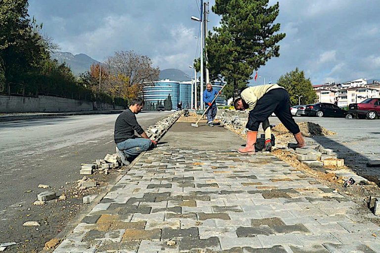 Kırkağaç Belediyesi cadde ve sokak işleri yaptıracak