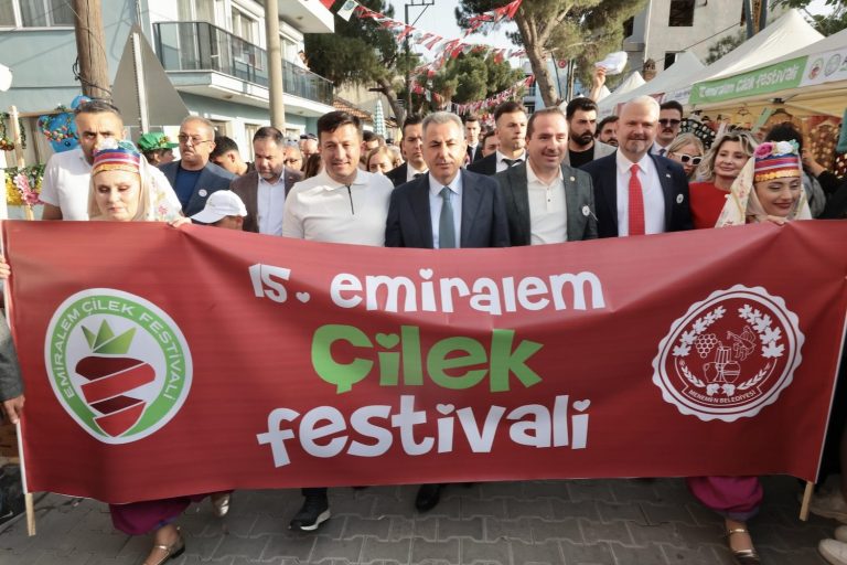 Emiralem Çilek Festivali’ne 1 milyon ziyaretçi
