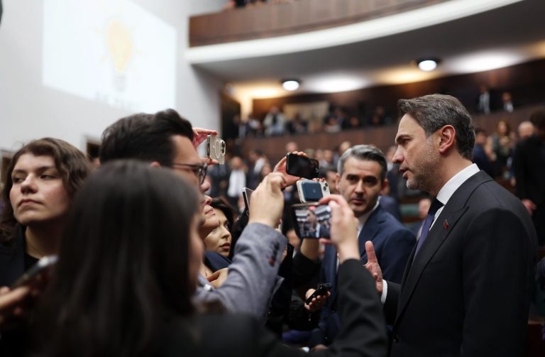 Bakan Bayraktar, gazetecilerin sorularını yanıtladı
