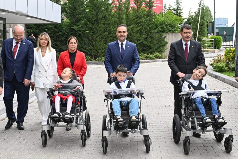 Serebral palsili bireylerin hayatına dokunan proje
