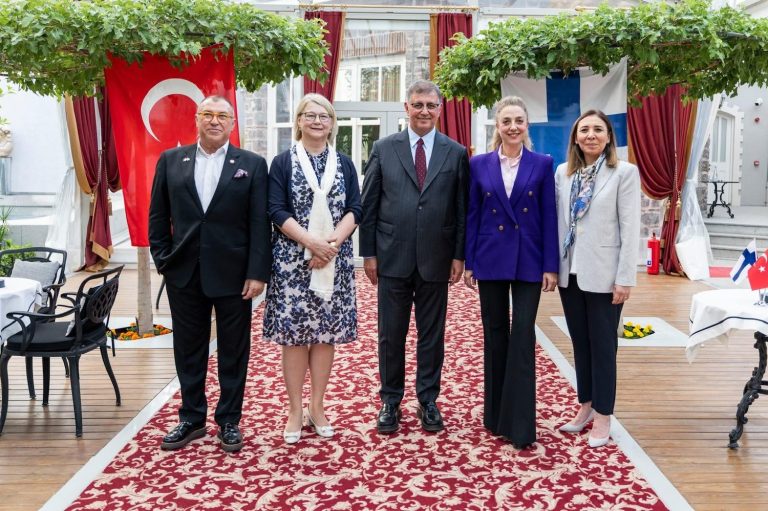 İzmir ve Finlandiya arasında dostluk köprüsü