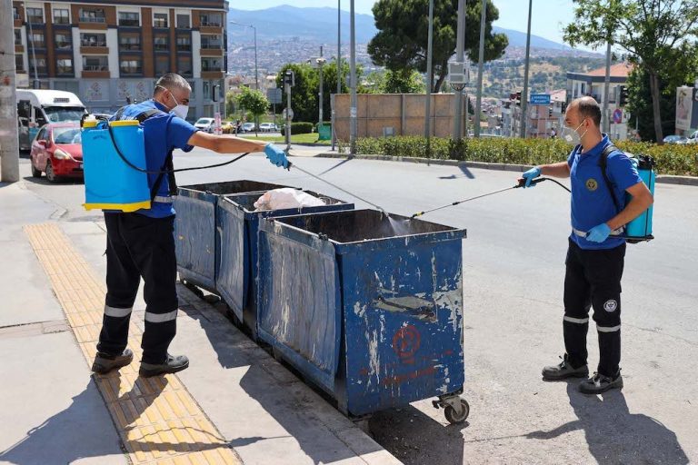 Buca’da haşere ve zararlılara karşı ilaçlama seferberliği