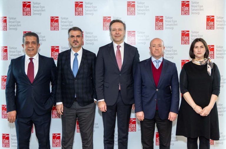 Beyaz eşya ihracatında daralma sürüyor