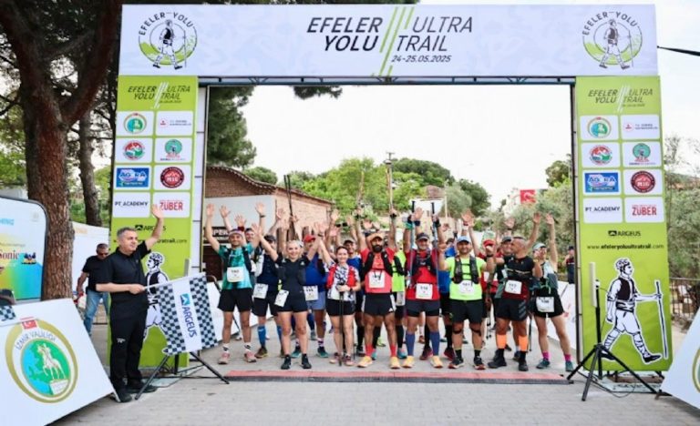 Efeler Yolu Ultra Trail koşusuna start verildi