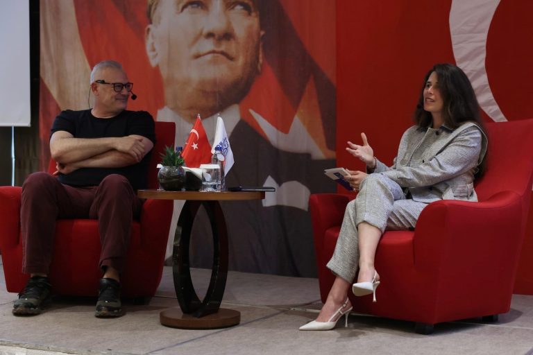 Levent Üzümcü, Çeşme’de ‘sanat ve yaşam’ üzerine konuştu