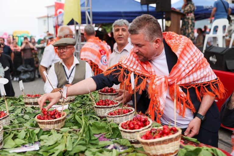 Buca’nın Kiraz Festivali coşkuyla geçti