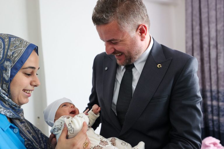 Buca’nın miniklerine ‘Merhaba Bebek’ paketi