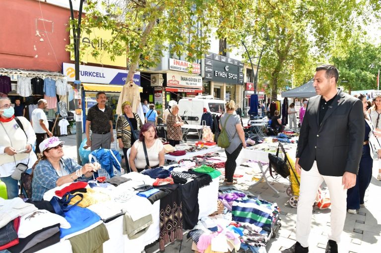 Çiğli’de 2. El eşya ve kıyafet kermesine büyük ilgi