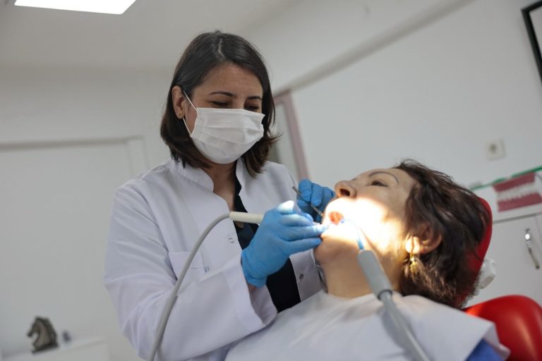 Konak’ta ücretsiz diş sağlığı hizmeti başladı