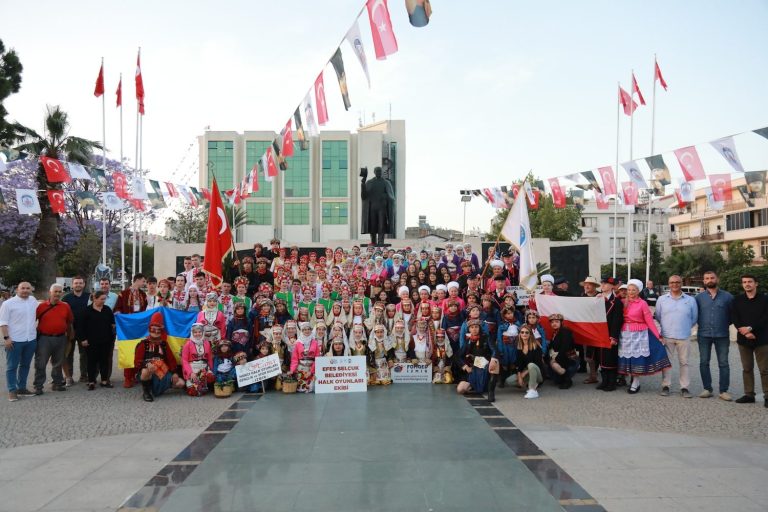 Uluslararası Halk Oyunları Şenliği başlıyor